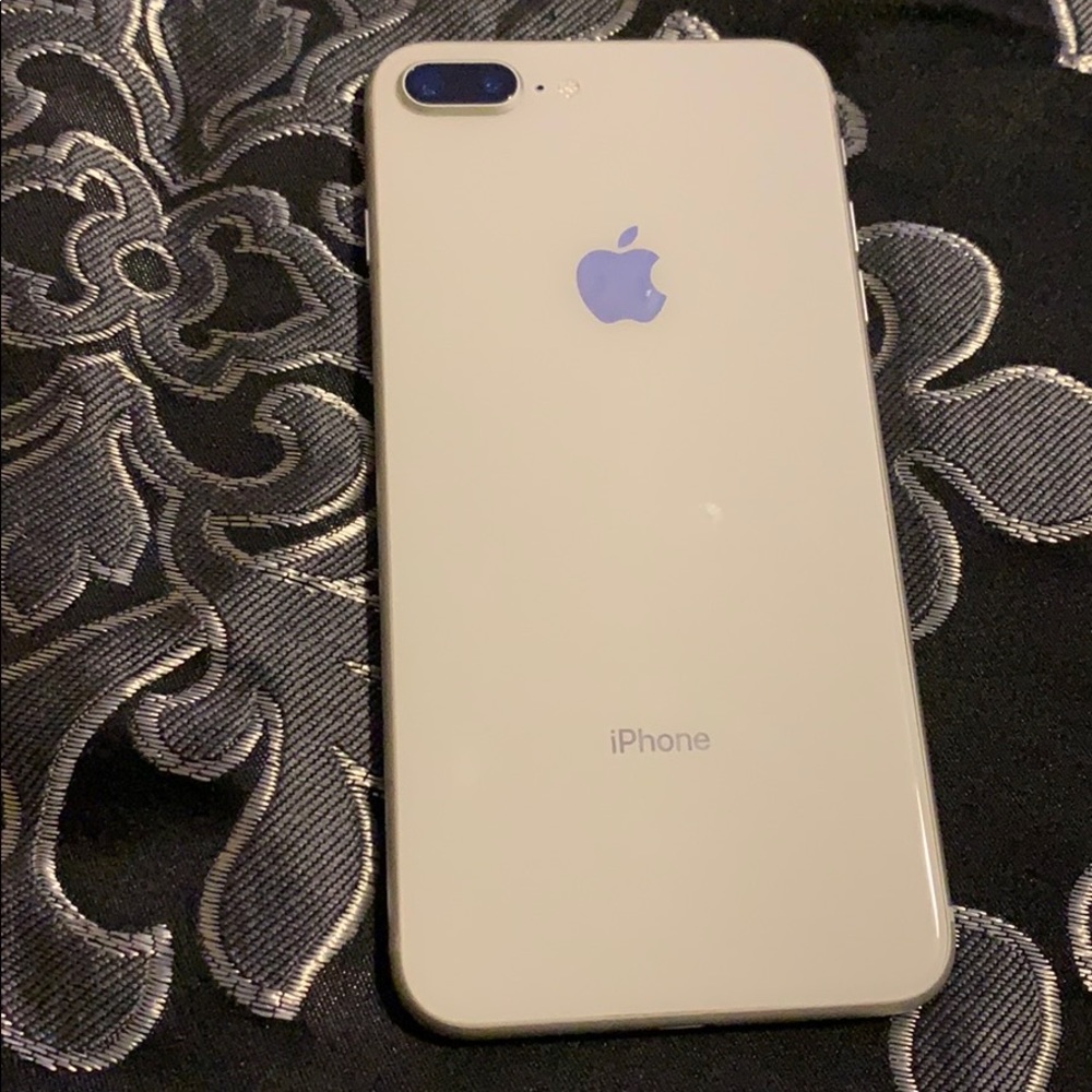 Iphone 8 Plus - Picture 2 of 2